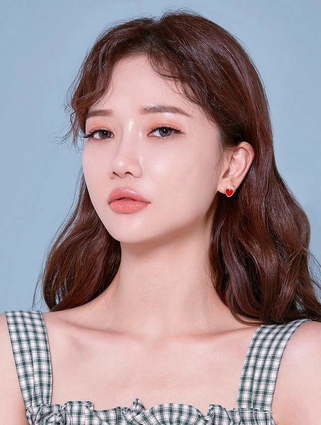 Những màu tóc nâu đỏ nổi bần bật cứ nhuộm là sáng da cho mọi cô nàng dịp thu về - 8
