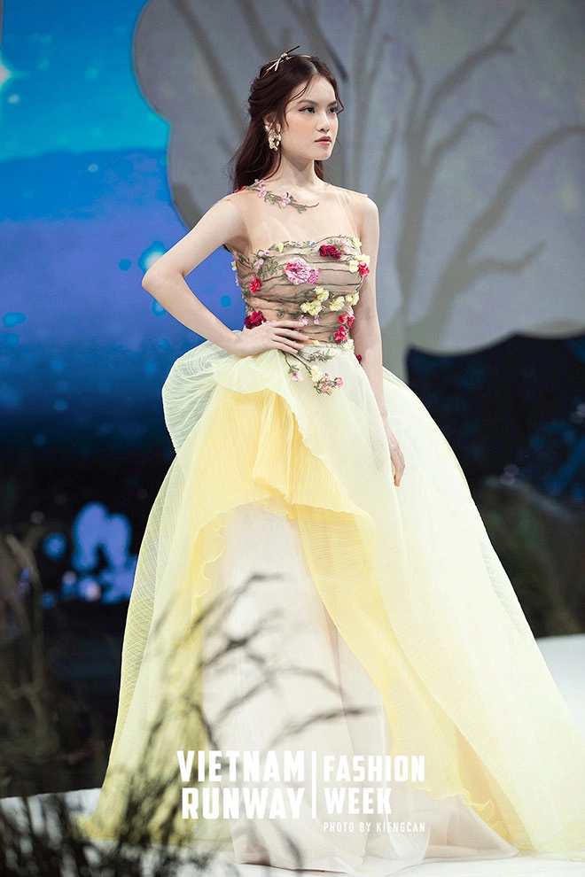 Sunny đan ngọc lột xác trong vai trò người mẫu khách mời trình diễn tại vietnam runway fashion week 2020 - 1