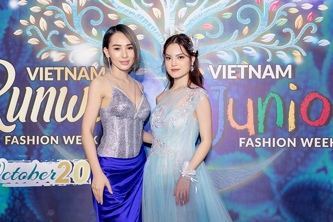 Sunny đan ngọc lột xác trong vai trò người mẫu khách mời trình diễn tại vietnam runway fashion week 2020 - 5