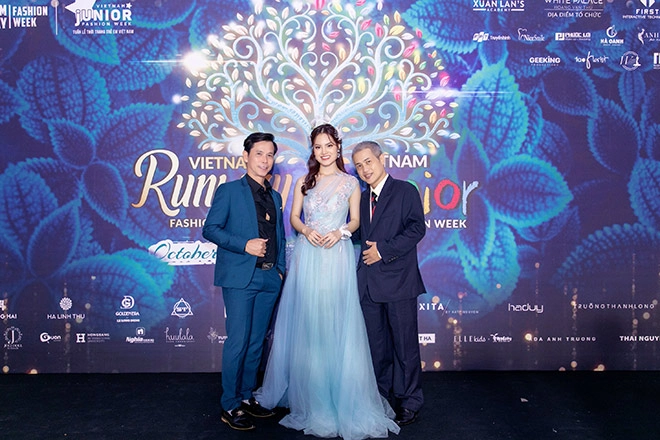 Sunny đan ngọc lột xác trong vai trò người mẫu khách mời trình diễn tại vietnam runway fashion week 2020 - 7