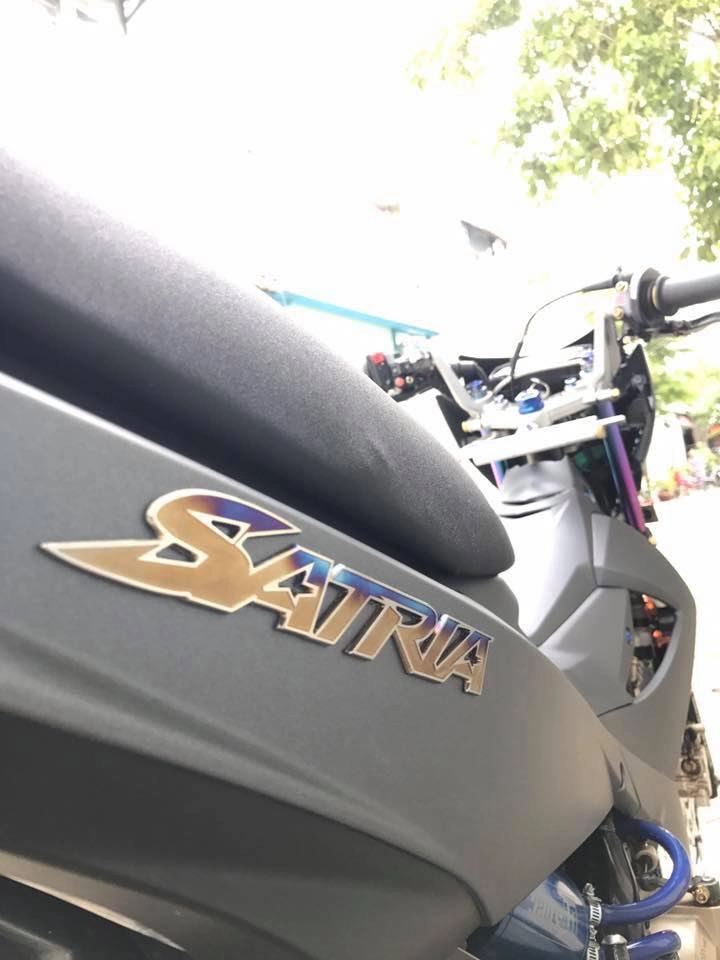 Suzuki satria mang dáng dấp cực ngầu trong tông áo xám - 3