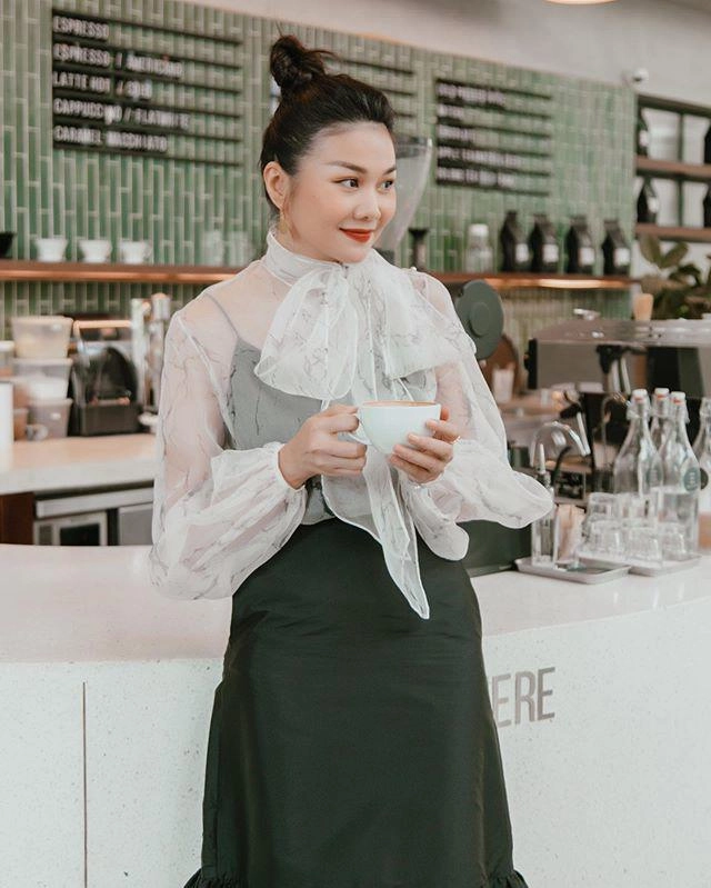 Thanh hằng diện áo blouse trong suốt bí quyết mới cho các nàng công sở là đây - 3