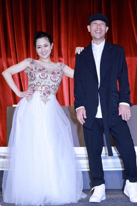 Thánh nữ jva sora aoi khoe hai con vô tình để lộ người chồng hói đầu nhìn rất quen - 3