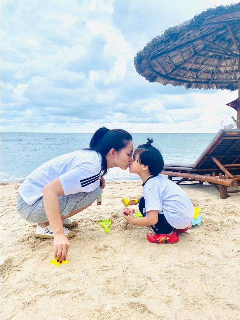 Vừa đăng ảnh đơn thân bỏng mắt hôm trước nay ngọc lan đã chứng minh ảnh mạng khác đời thực - 2