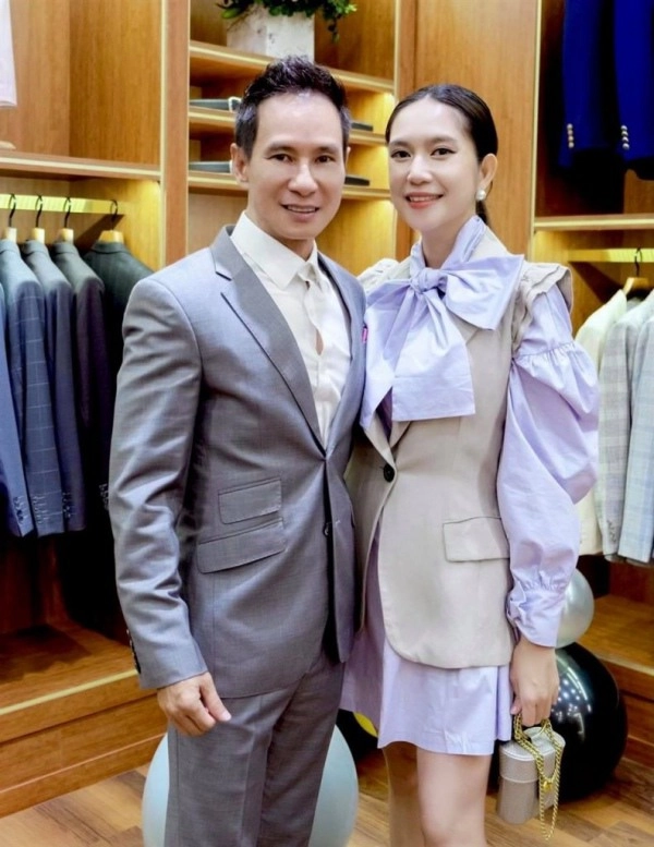 10 năm ngày cưới minh hà diện váy bồng bềnh bên lý hải mẹ 4 con đẹp như công chúa - 12