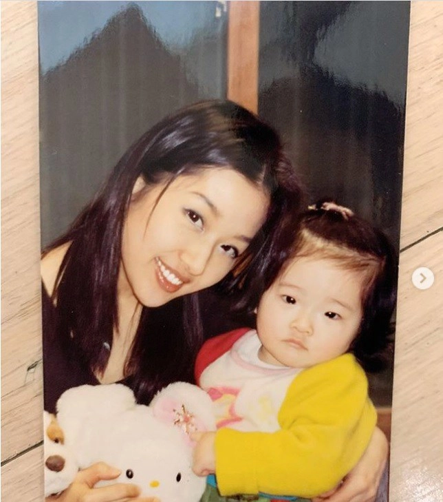 3 cặp mẹ và con gái trẻ đẹp ngang nhau nghìn người đoán sai ai là mẹ ai là con - 5