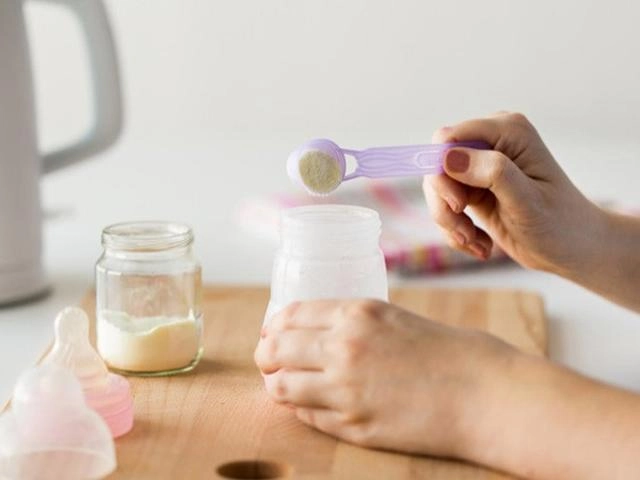 Vệ sinh bình sữa bằng nước sôi - mẹ nghĩ sát khuẩn nào ngờ đang hại con - 10