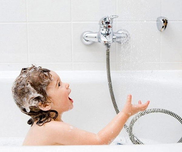 bố sao bố lại nằm đè lên mẹ làm mẹ đau mẹ lúng túng bố trả lời ai cũng phục - 3
