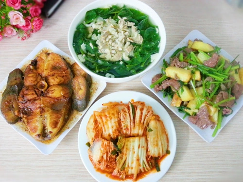 Bữa cơm chiều ngon có canh có cá - 1