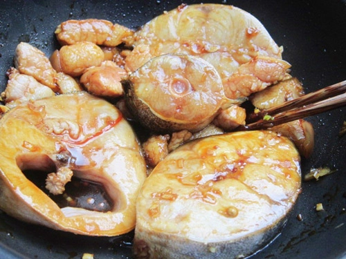 Cá giò kho thịt đậm đà cơm cuối tuần - 6