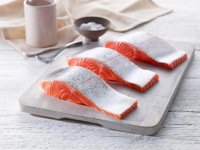 Cách nấu cháo cá hồi đậu xanh cho bé giải nhiệt thanh mát - 1