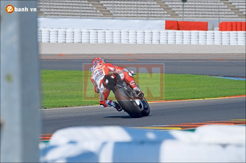 Casey stoner-nhà vô địch motogp với cuộc thử nghiệm ducati panigale v4 - 3