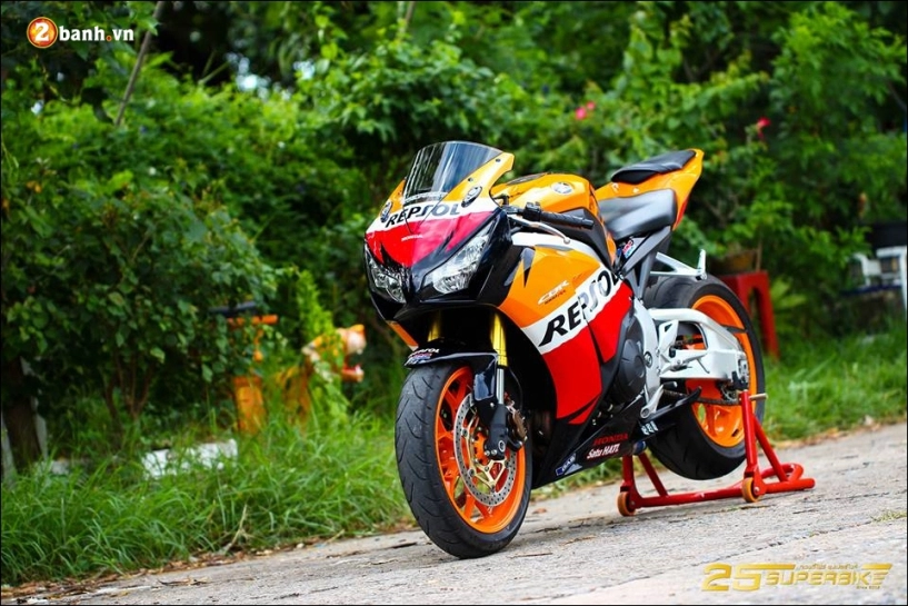 Cbr 1000rr repsol độ nhẹ cùng tạo dáng giữa trời - 3