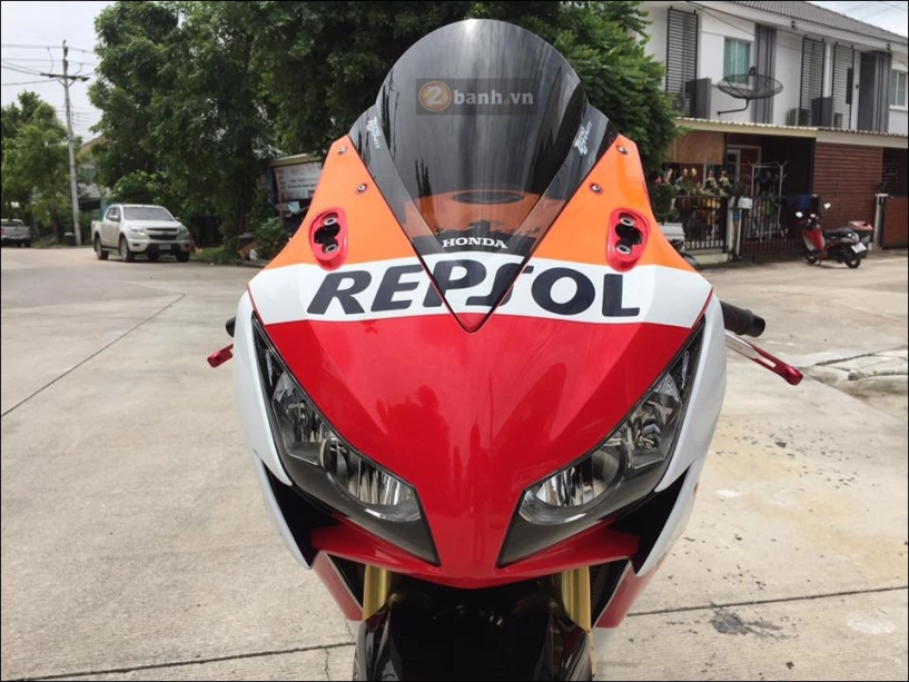 Cbr 1000rr sặc sỡ cùng bộ cánh repsol - 2