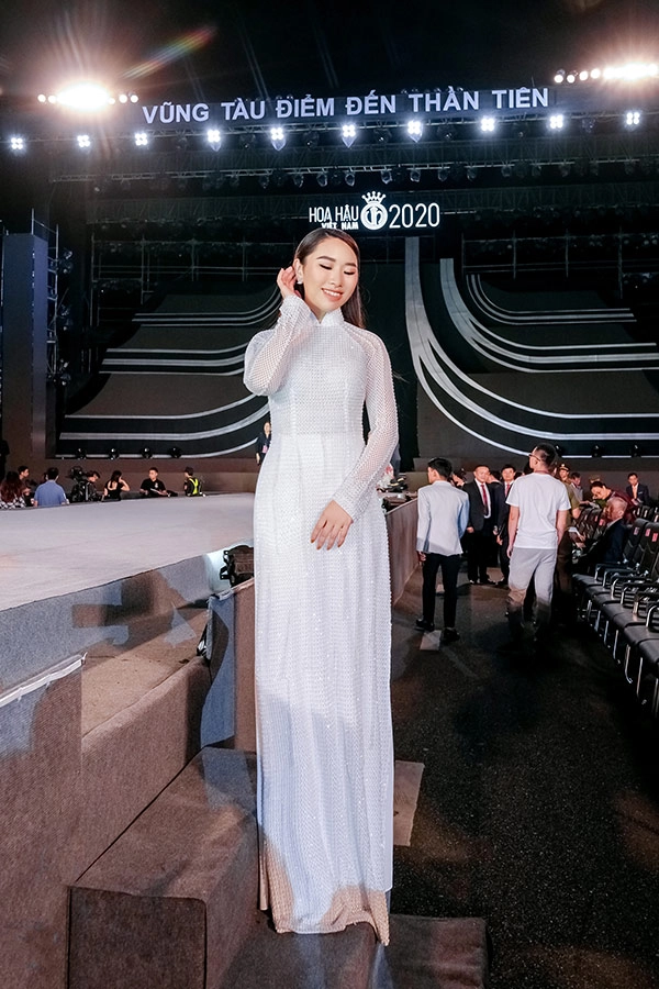 Ceo hoàng tuyết mai duyên dáng trong trang phục áo dài đọ sắc cùng dàn thí sinh hhvn 2020 - 4