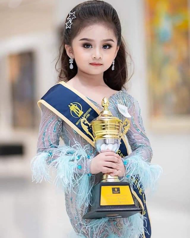 Cô bé 6 tuổi thành hoa hậu nhí thái lan giờ nhìn ảnh đời thường ai cũng suy nghĩ lại - 1