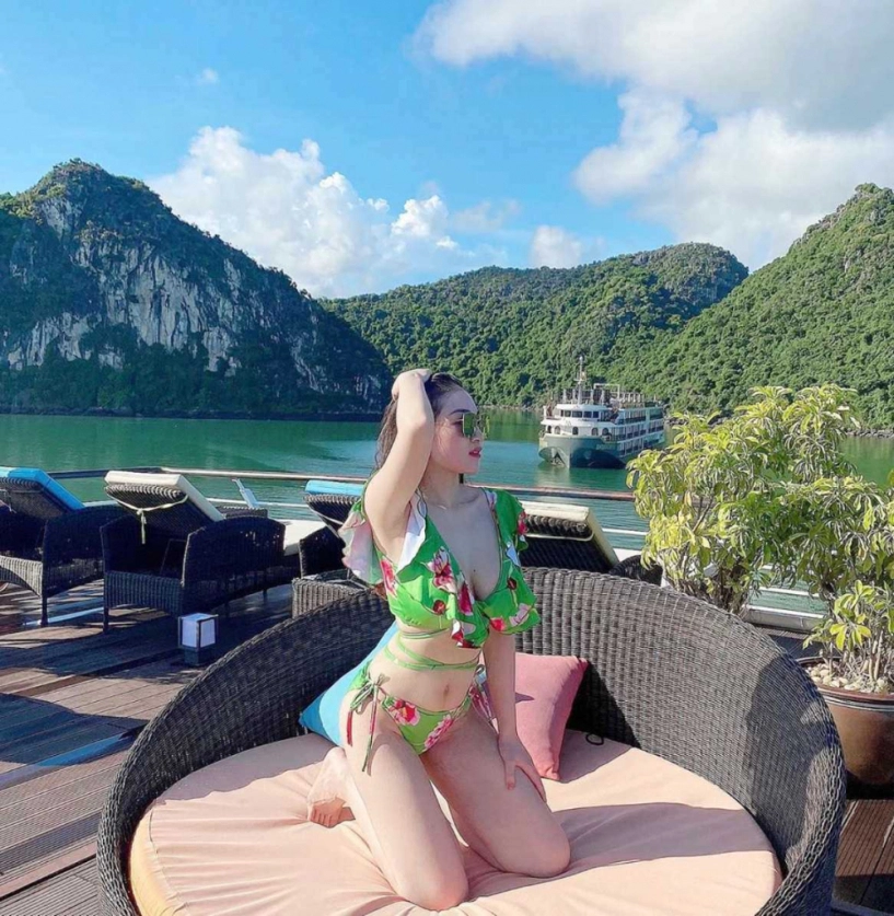 Con 8 tháng cô dâu 200 cây vàng diện bikini dây trên du thuyền làm mẹ vẫn quá sang chảnh - 5