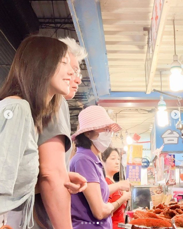 Con gái dậy thì xinh đẹp diện quần ngắn nấu ăn trong bếp cư dân mạng bố sướng quá - 5