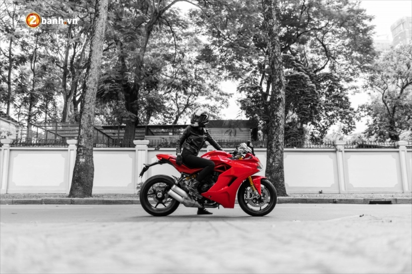 Đánh giá ducati supersport sau lần chạy thử của người mẫu trần hiền - 4