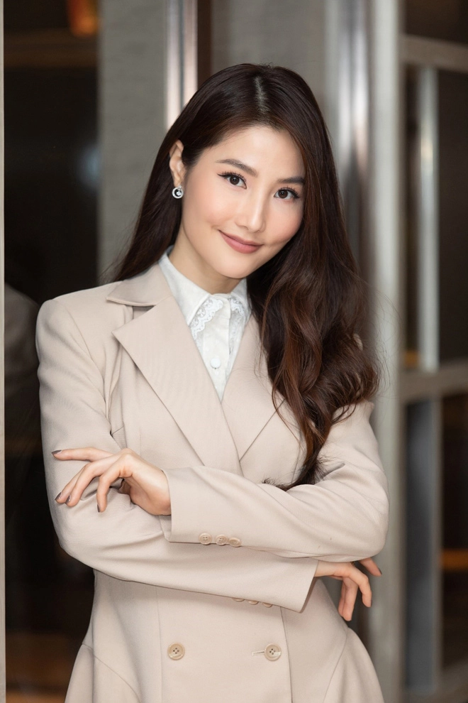 Diễm my 9x trở thành viện phó học viện thẩm mỹ - 1