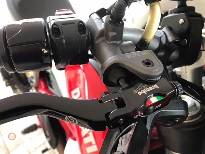 Ducati hypermotard 939 vẻ đẹp được hoàn chỉnh sau khi qua tay biker thái - 4