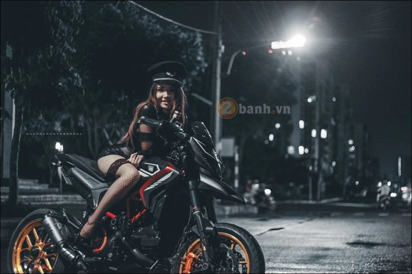Ducati hypermotard độ cùng mẫu sexy girl lôi cuốn - 1
