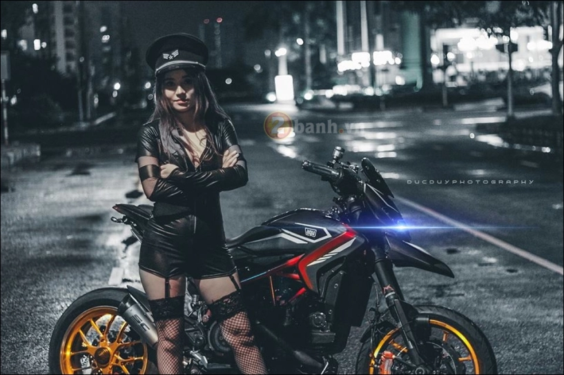 Ducati hypermotard độ cùng mẫu sexy girl lôi cuốn - 7