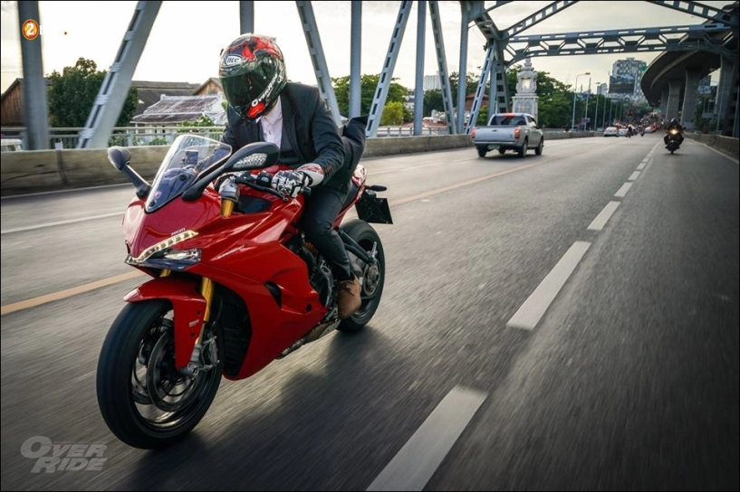 Ducati sportbike đẹp mê hồn trong bộ ảnh buổi chiều hoàng hôn - 3