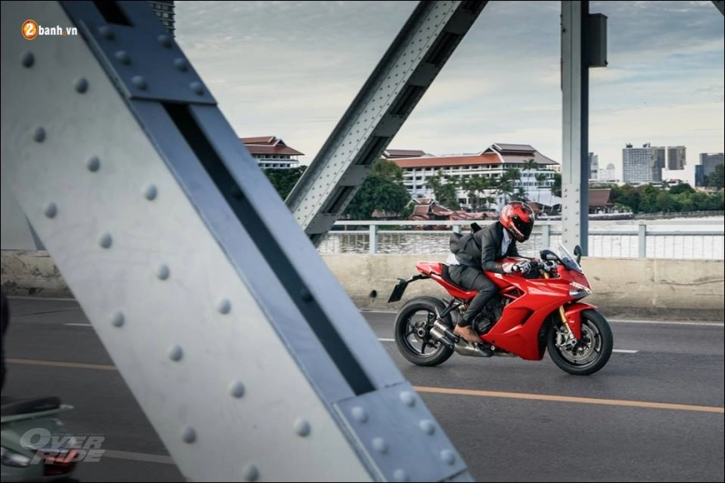 Ducati sportbike đẹp mê hồn trong bộ ảnh buổi chiều hoàng hôn - 5