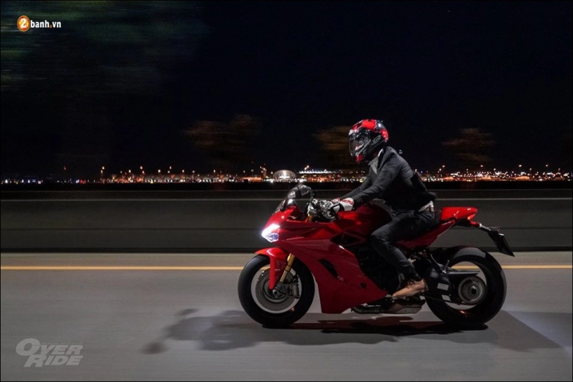 Ducati sportbike đẹp mê hồn trong bộ ảnh buổi chiều hoàng hôn - 6