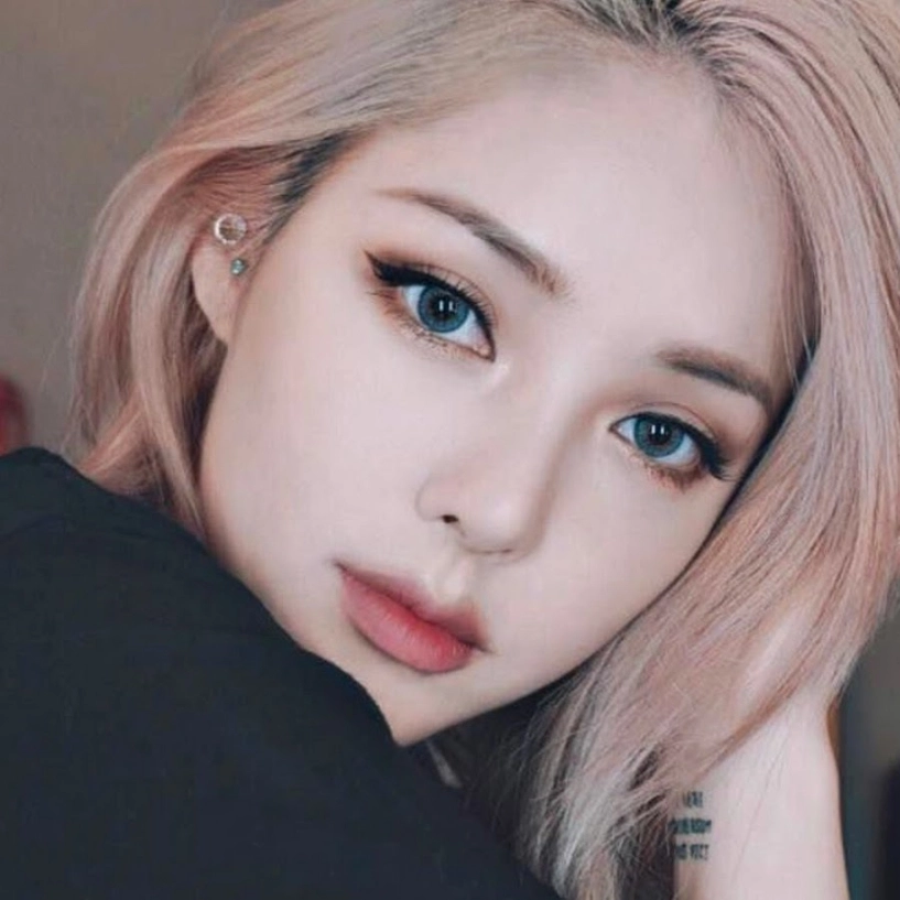 Gái xinh tiktok tay trang làm bao nguoi nga ngua đon mui got cam chi bang son phan - 10