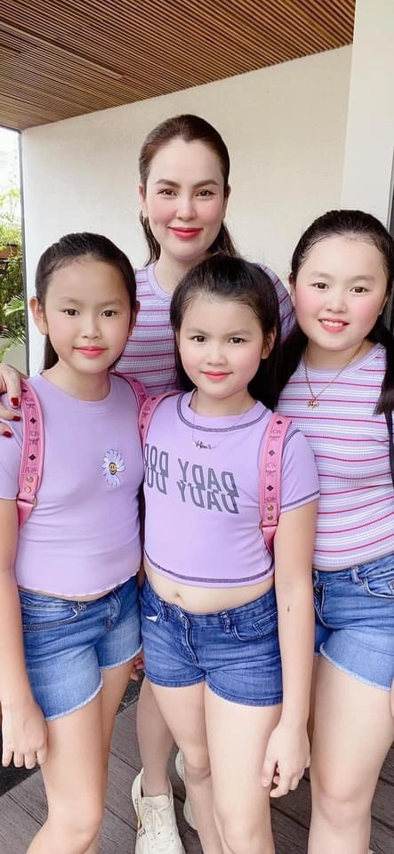Hai chân dài 2k10 xách túi 200 triệu hoá ra cô gái vàng bố doanh nhân mẹ chủ công ty - 5