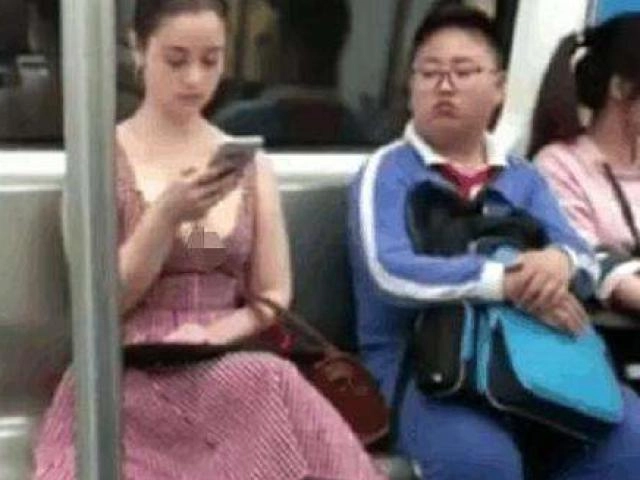 Học sinh thcs thản nhiên diễn cảnh nóng trên phố người đi đường ra tay xử cả anh lẫn chị - 9