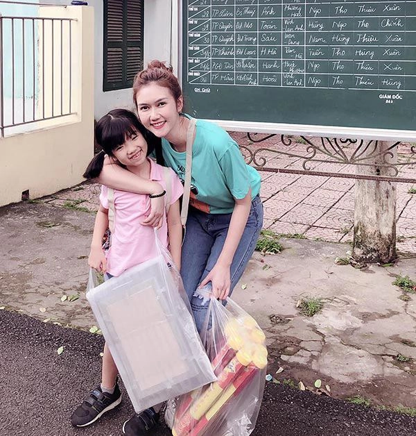 Hương giang khoe ảnh nóng đến mức bị nói khiếm nhã ai ngờ người đẹp đã có con 8 tuổi - 7