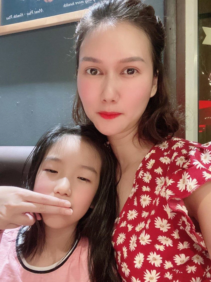 Hương giang khoe ảnh nóng đến mức bị nói khiếm nhã ai ngờ người đẹp đã có con 8 tuổi - 9