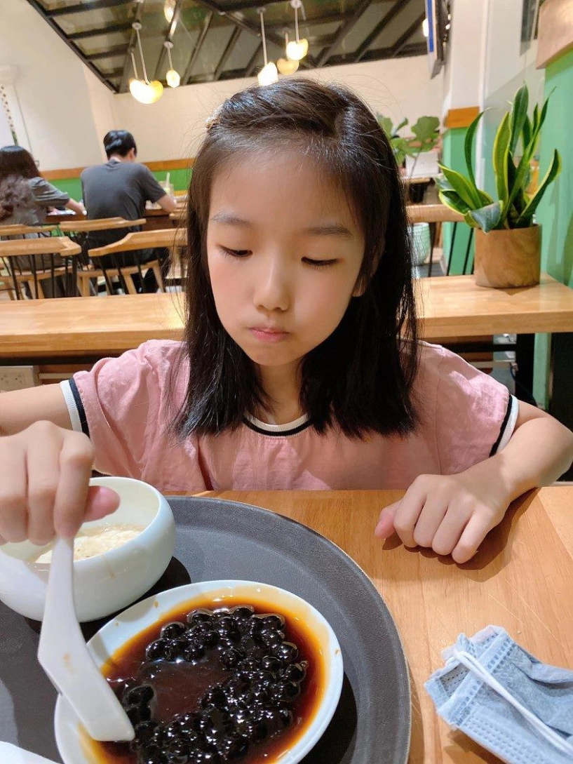 Hương giang khoe ảnh nóng đến mức bị nói khiếm nhã ai ngờ người đẹp đã có con 8 tuổi - 10