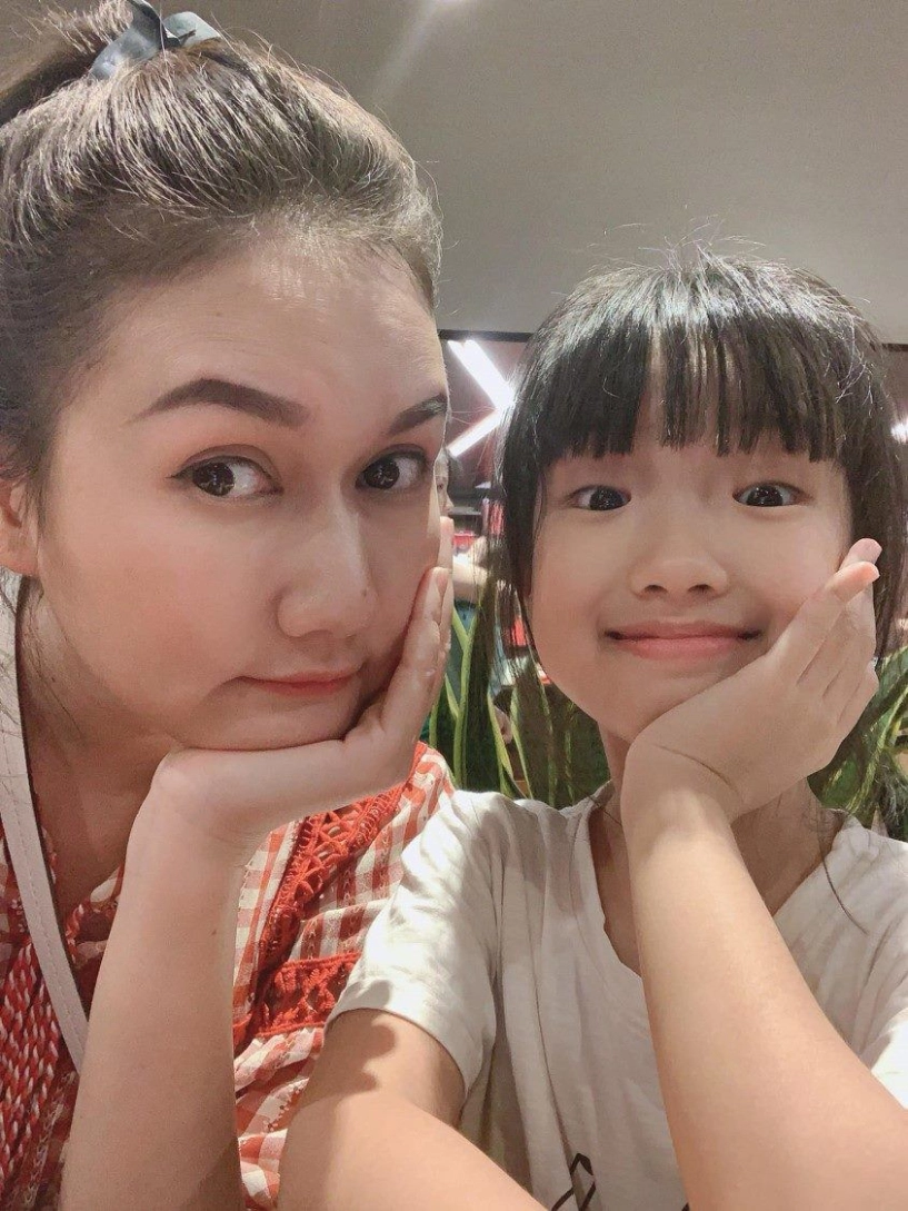 Hương giang khoe ảnh nóng đến mức bị nói khiếm nhã ai ngờ người đẹp đã có con 8 tuổi - 12