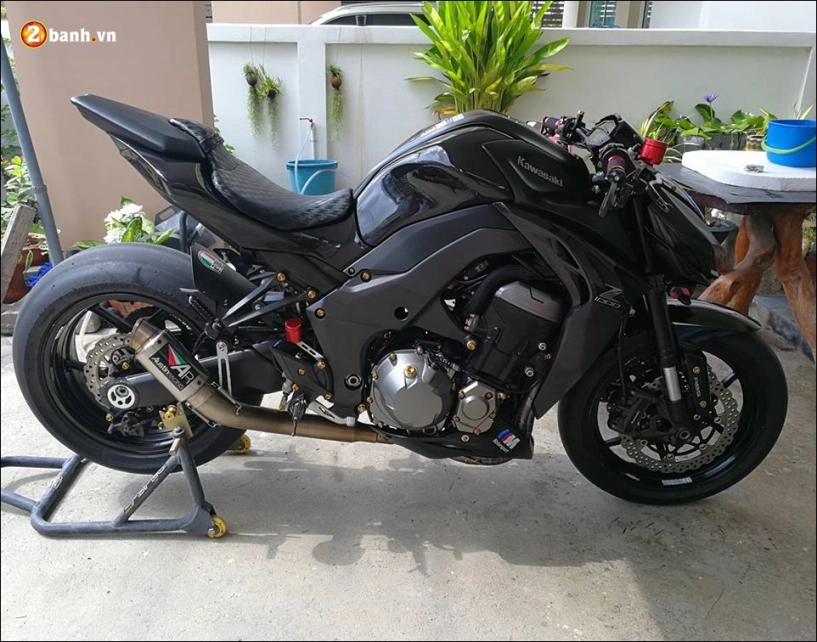Kawasaki z1000 độ mãnh thú đầy mạnh mẽ trong lốt áo đen - 2
