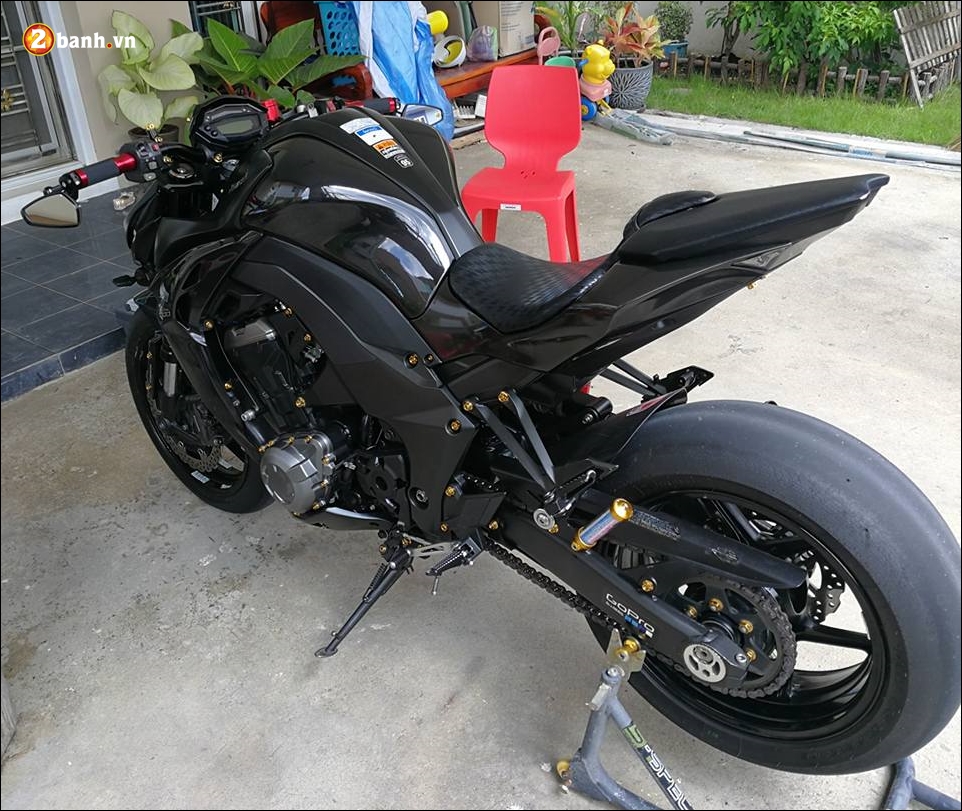 Kawasaki z1000 độ mãnh thú đầy mạnh mẽ trong lốt áo đen - 7