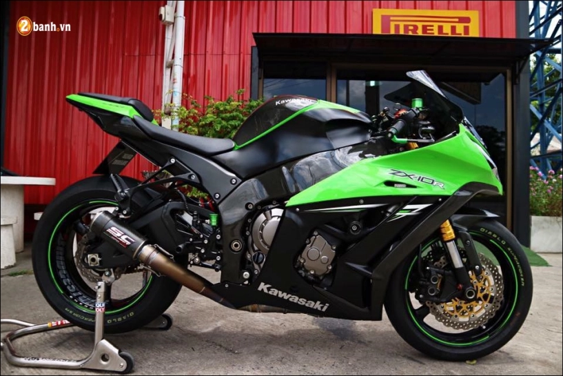 Kawasaki zx-10r độ đầy ấn tượng với vẻ ngoài hào nhoáng không tỳ vết - 2