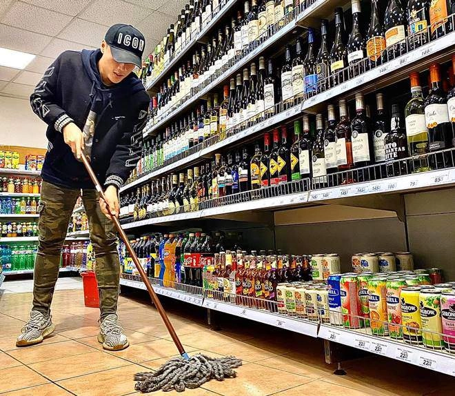 Mạc hồng quân sang czech chăm vợ con đăng ảnh làm lao công ở nước ngoài - 7