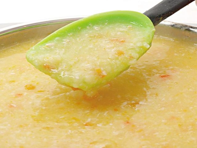 Mách mẹ cách nấu cháo gà bí đỏ cho bé ăn dặm đậm đà bổ dưỡng - 4