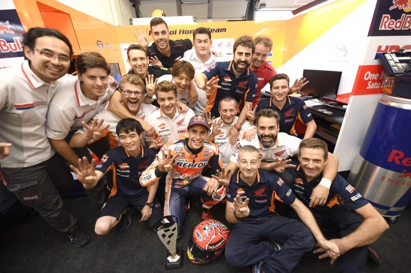 Marc marquez chiến thắng đầy kịch tính trong chặng 13 motogp 2017 - 6