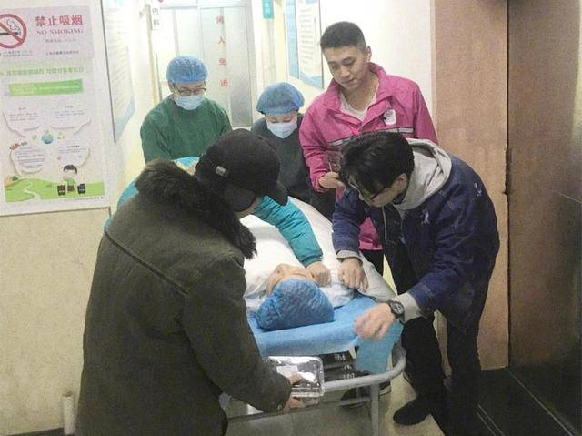 Nhìn cháu vừa sinh mẹ chồng nói luôn không phải cháu tôi biết lý do cả nhà vỗ tay - 2