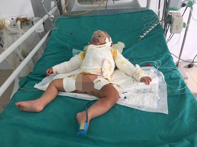 Nhờ bà trông cháu một lúc bố mẹ trẻ hốt hoảng khi nhìn cảnh tượng kinh hoàng - 2