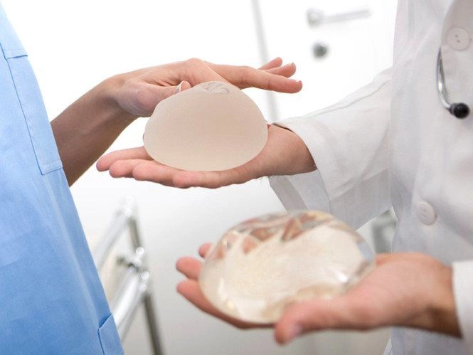 Nữ bệnh nhân bị vỡ túi ngực 60 triệu phải phẫu thuật khẩn cấp vì silicon chảy tràn - 4