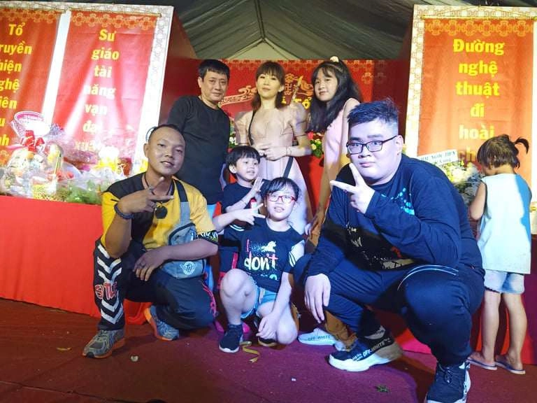 Tấn bo nuôi 4 đứa trẻ còi theo chế độ ăn bí mật của một bs giờ toàn 1m8 - 1