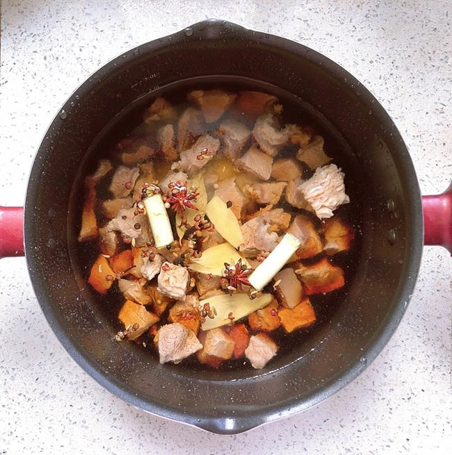 Thịt bò hầm cà chua vừa làm canh vừa có súp thơm lừng cả bếp - 3