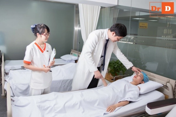 Thsbs lê hữu điền bác sĩ thẩm mỹ có tâm có tầm - 2