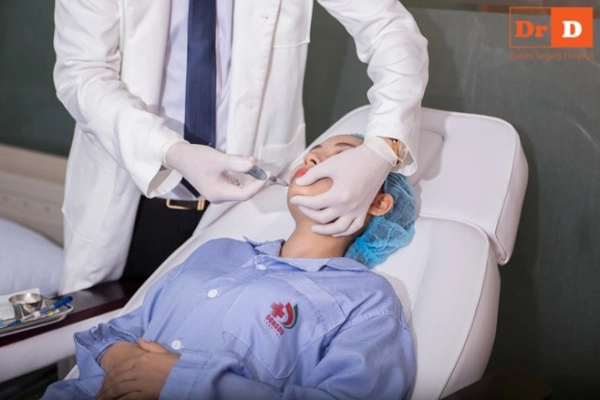 Thsbs lê hữu điền bác sĩ thẩm mỹ có tâm có tầm - 3